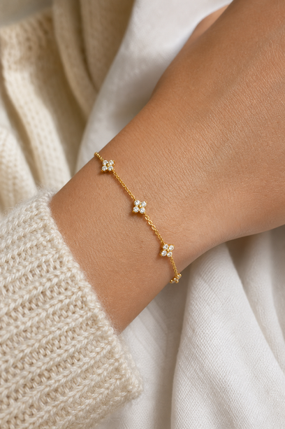 Celia Clover Station Bracelet model gold by SURI