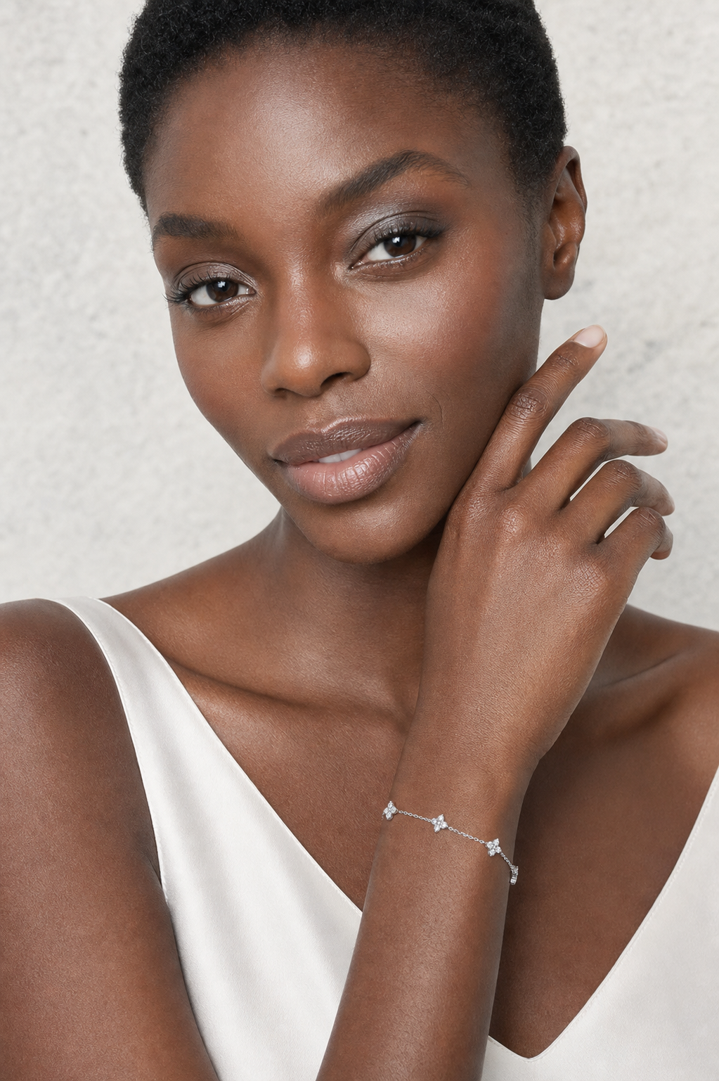 Celia Clover Station Bracelet model silver by SURI