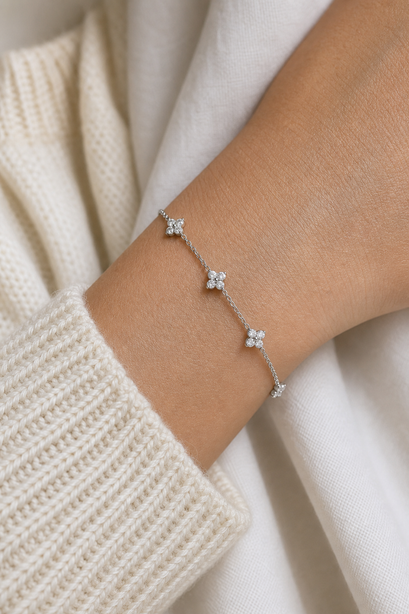 Celia Clover Station Bracelet model silver by SURI