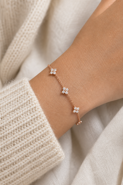 Celia Clover Station Bracelet model rose gold by SURI