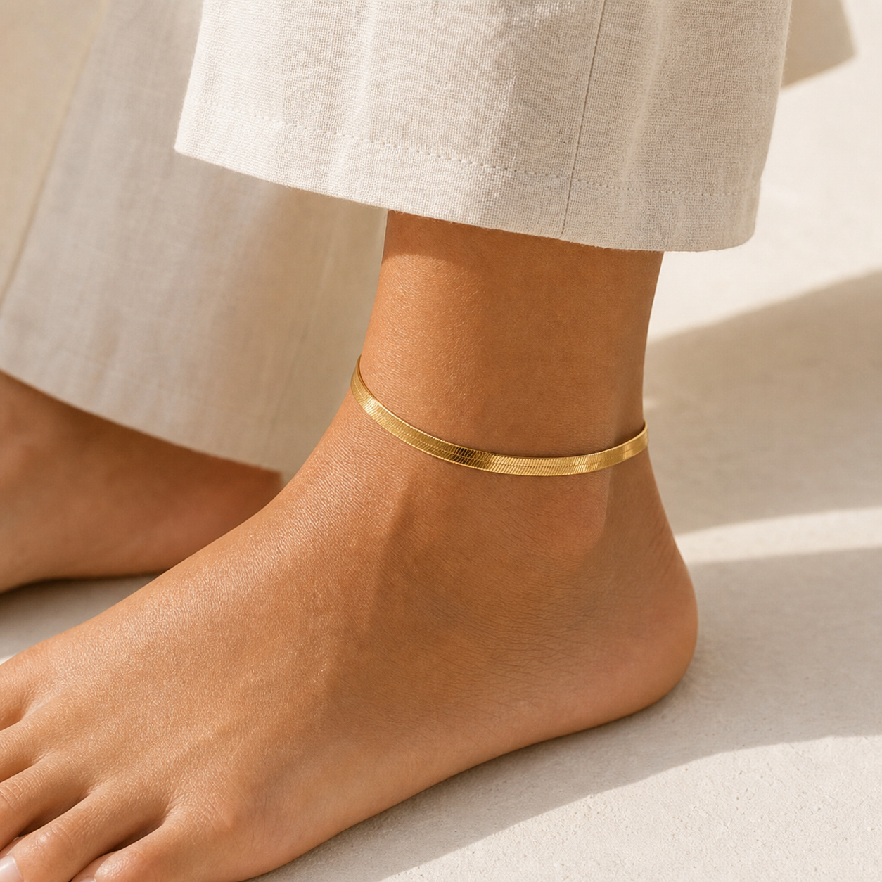 Isla Herringbone Anklet model gold by SURI