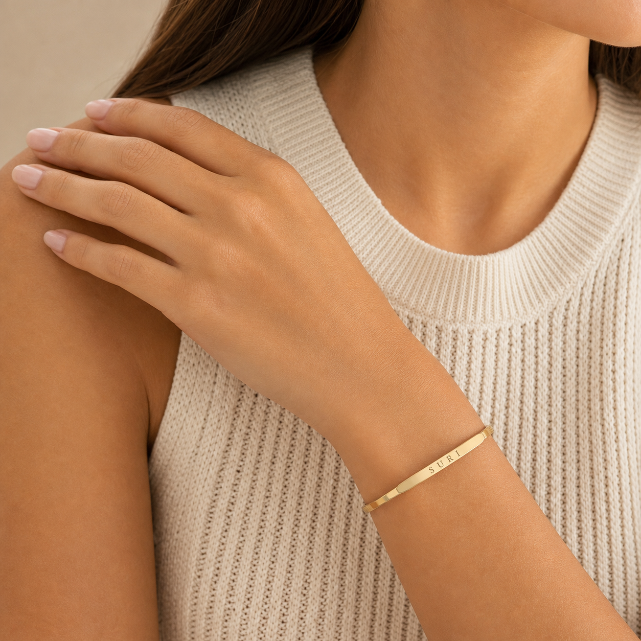 Sienna Engravable Bangle model gold by SURI