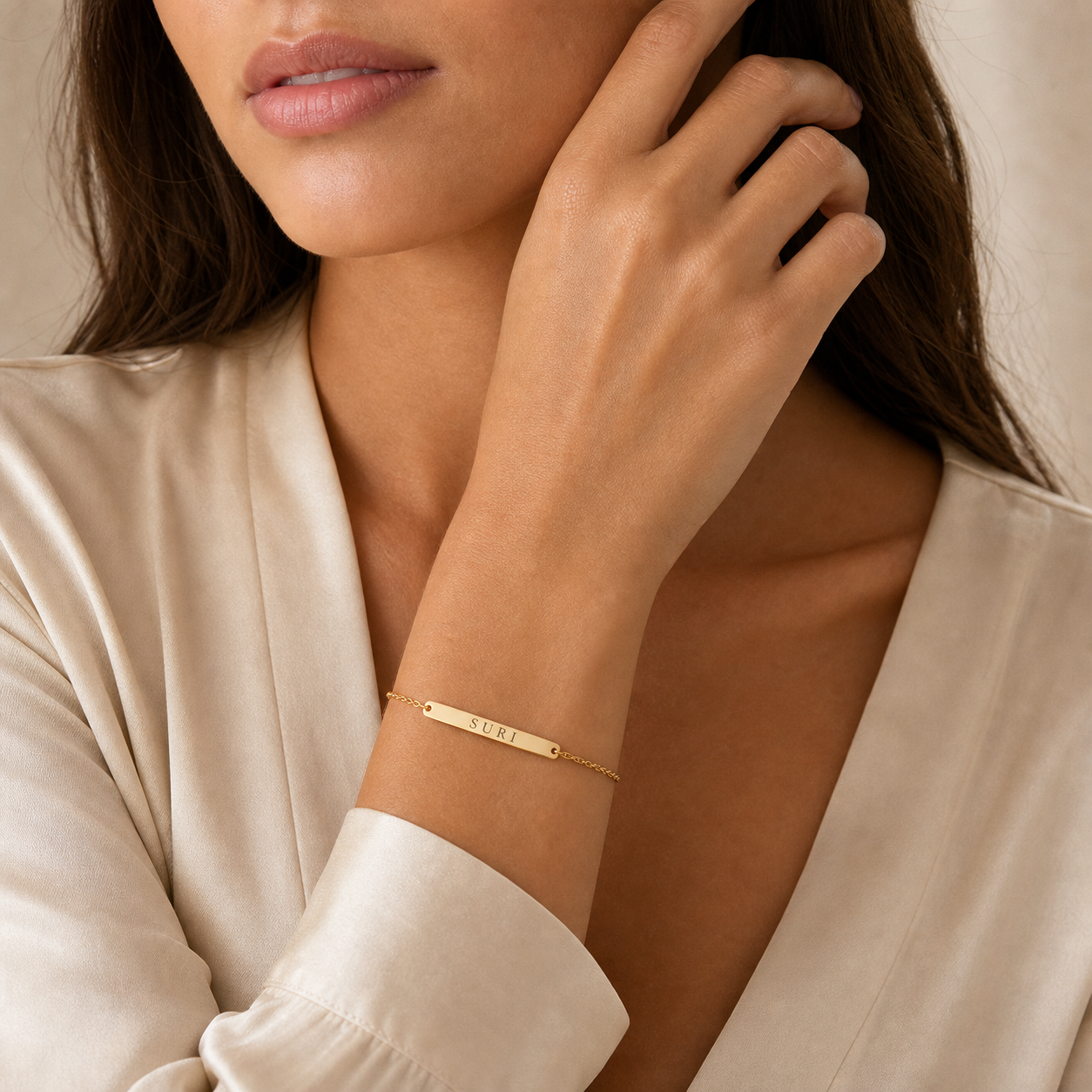 Elia Engravable Bar Bracelet model gold by SURI