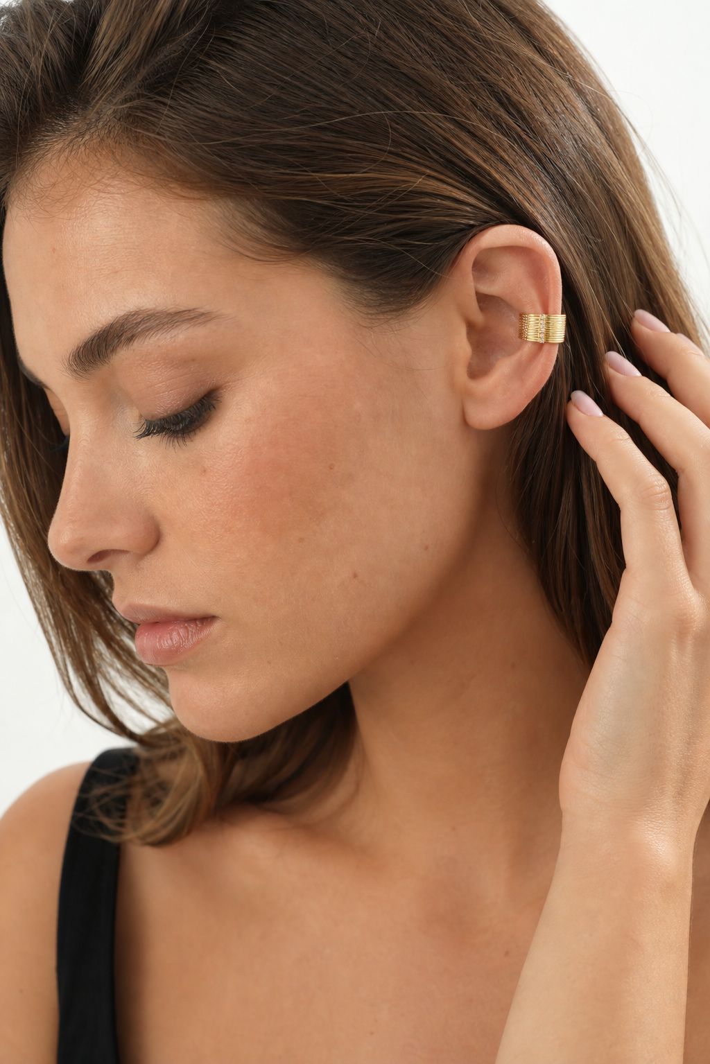 Fluted Side Pave Cuff model gold by SURI