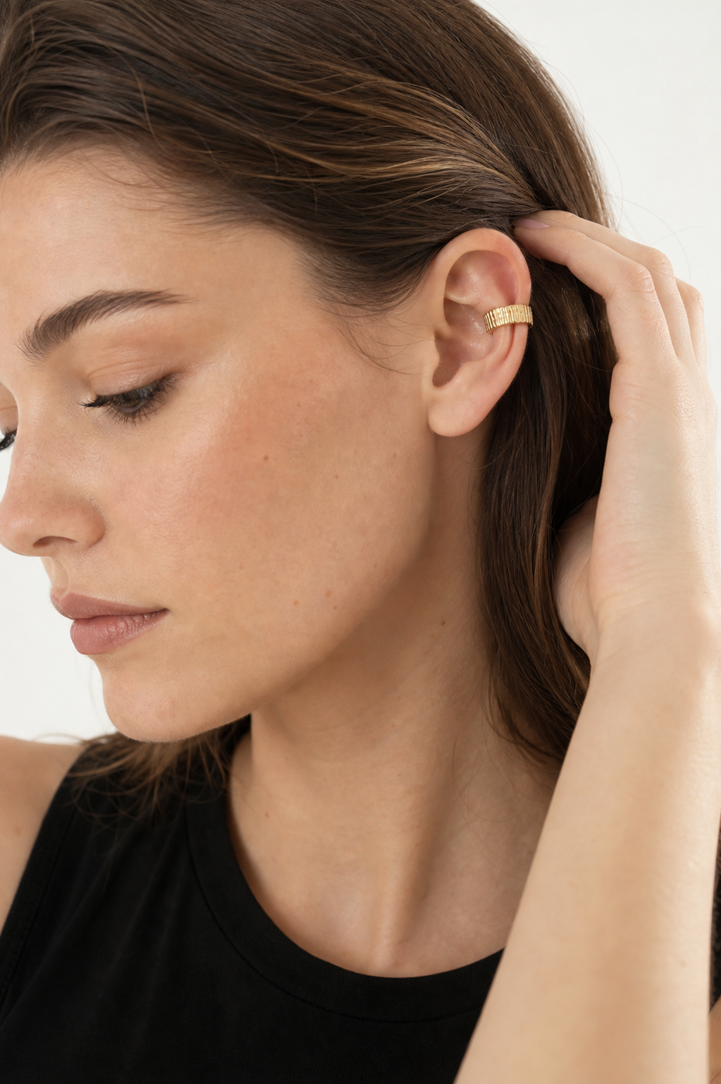 Fluted Gold Cuff model gold by SURI