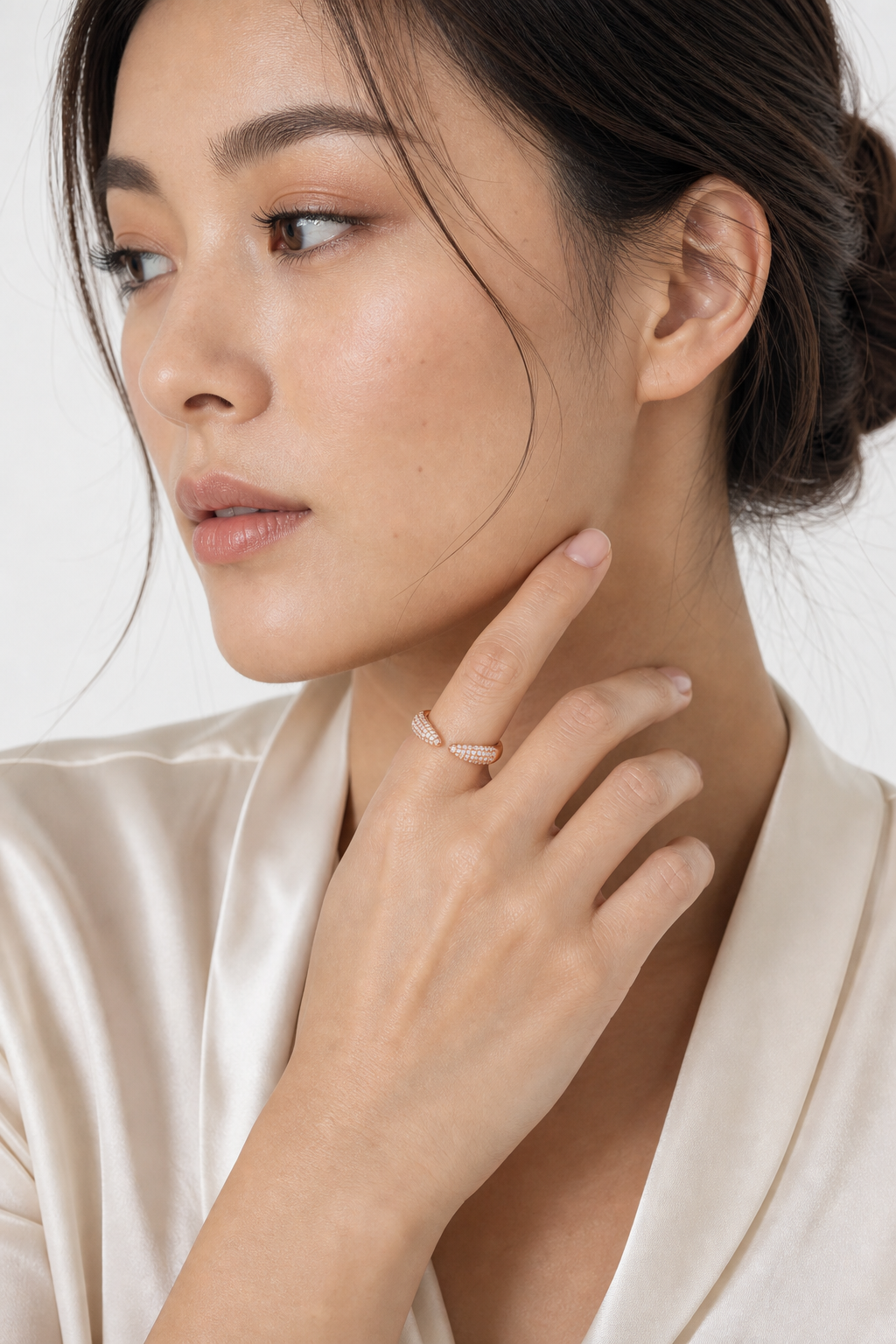Pave Claw Ring model rose gold asian by SURI
