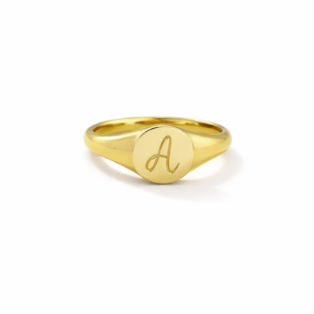 Areia Initial Signet Ring