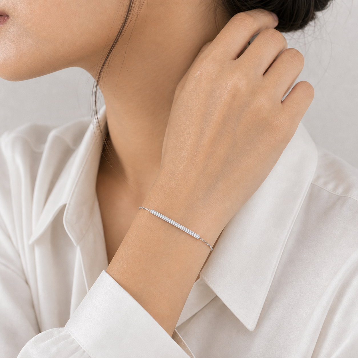 Ayla Diamond Bar Bracelet model silver by SURI
