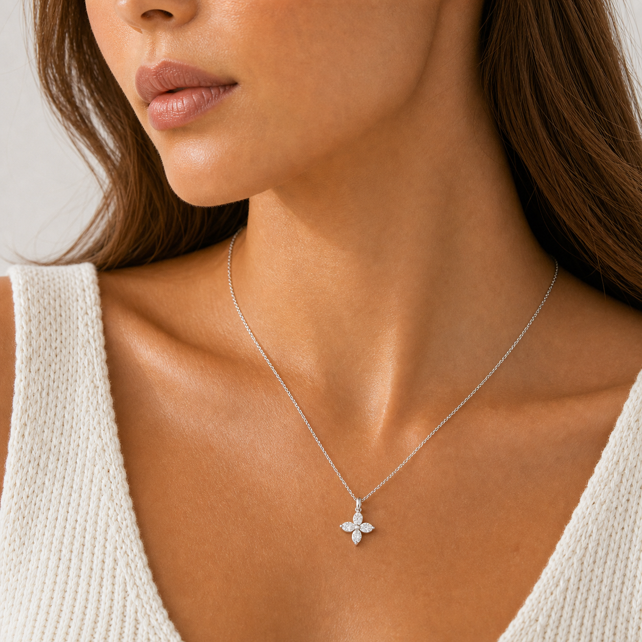 Fiora Diamond Flower Pendant model silver 01 by SURI
