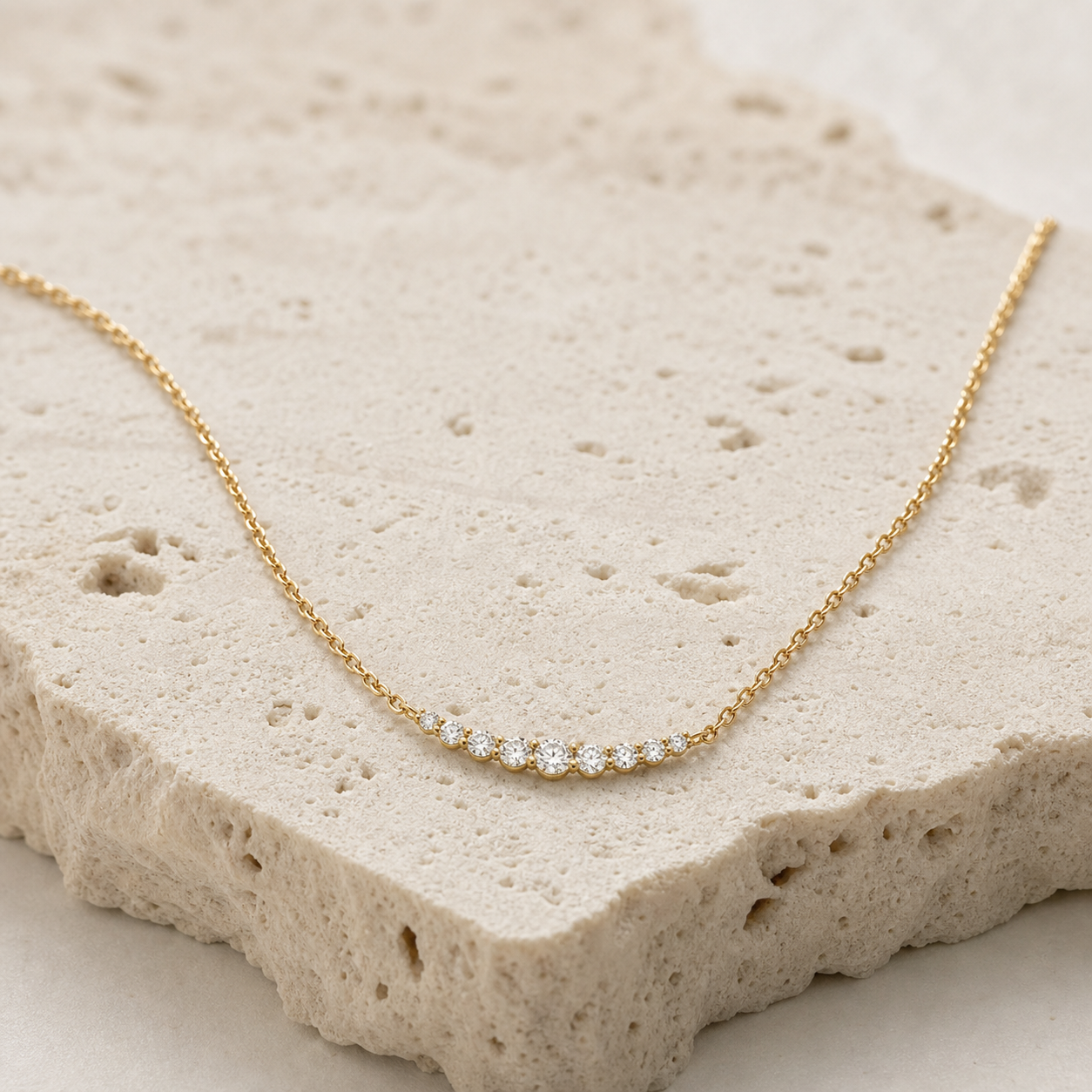 Verona Graduated Diamond Curve Necklace stone detail 01 by SURI
