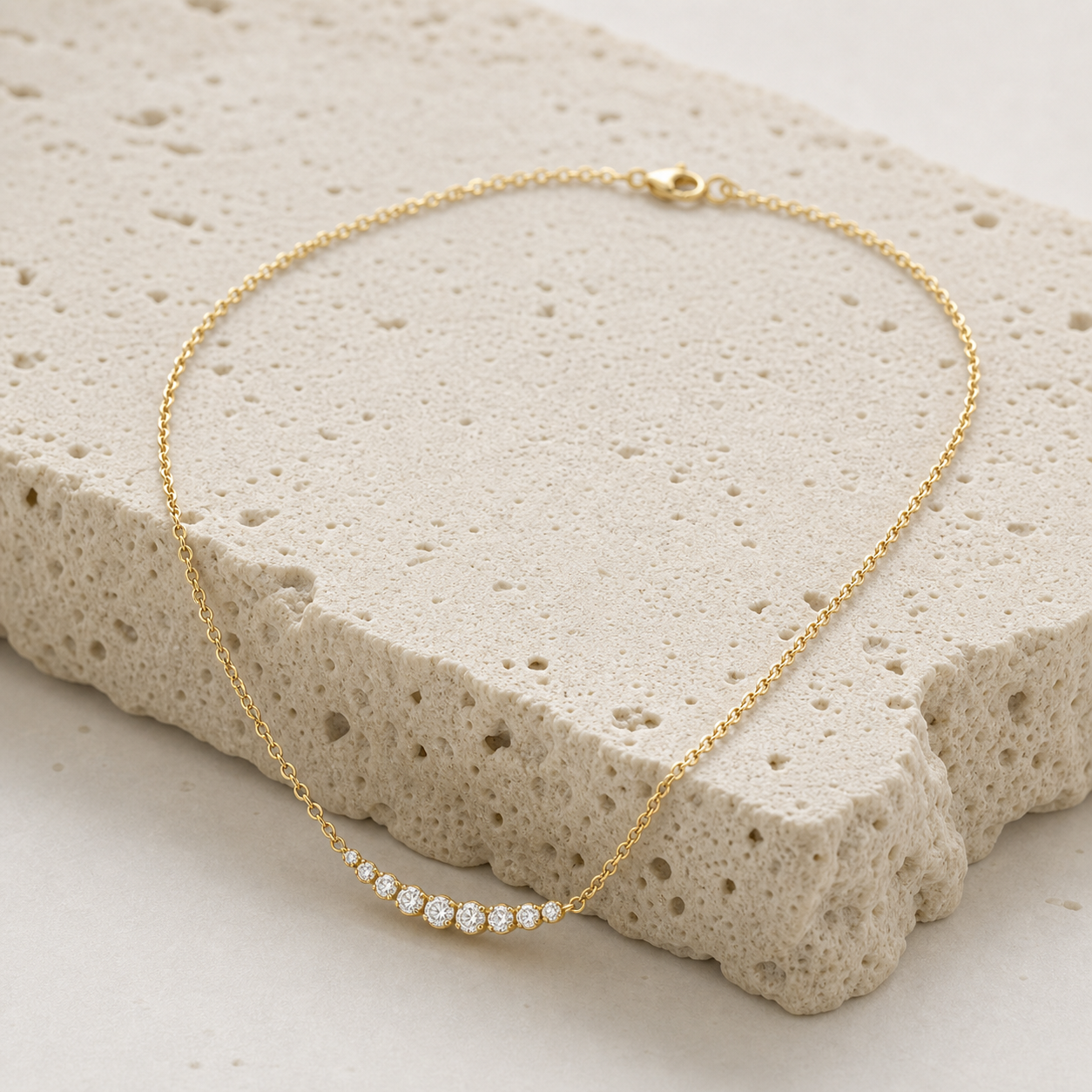 Verona Graduated Diamond Curve Necklace stone detail 02 by SURI