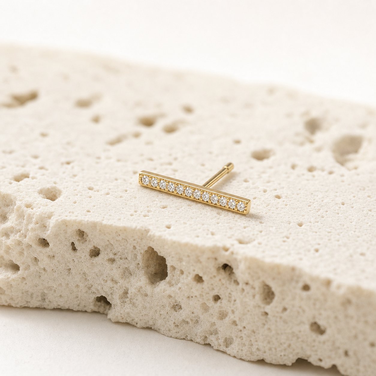 Catania Diamond Bar Stud Earrings stone detail 01 by SURI