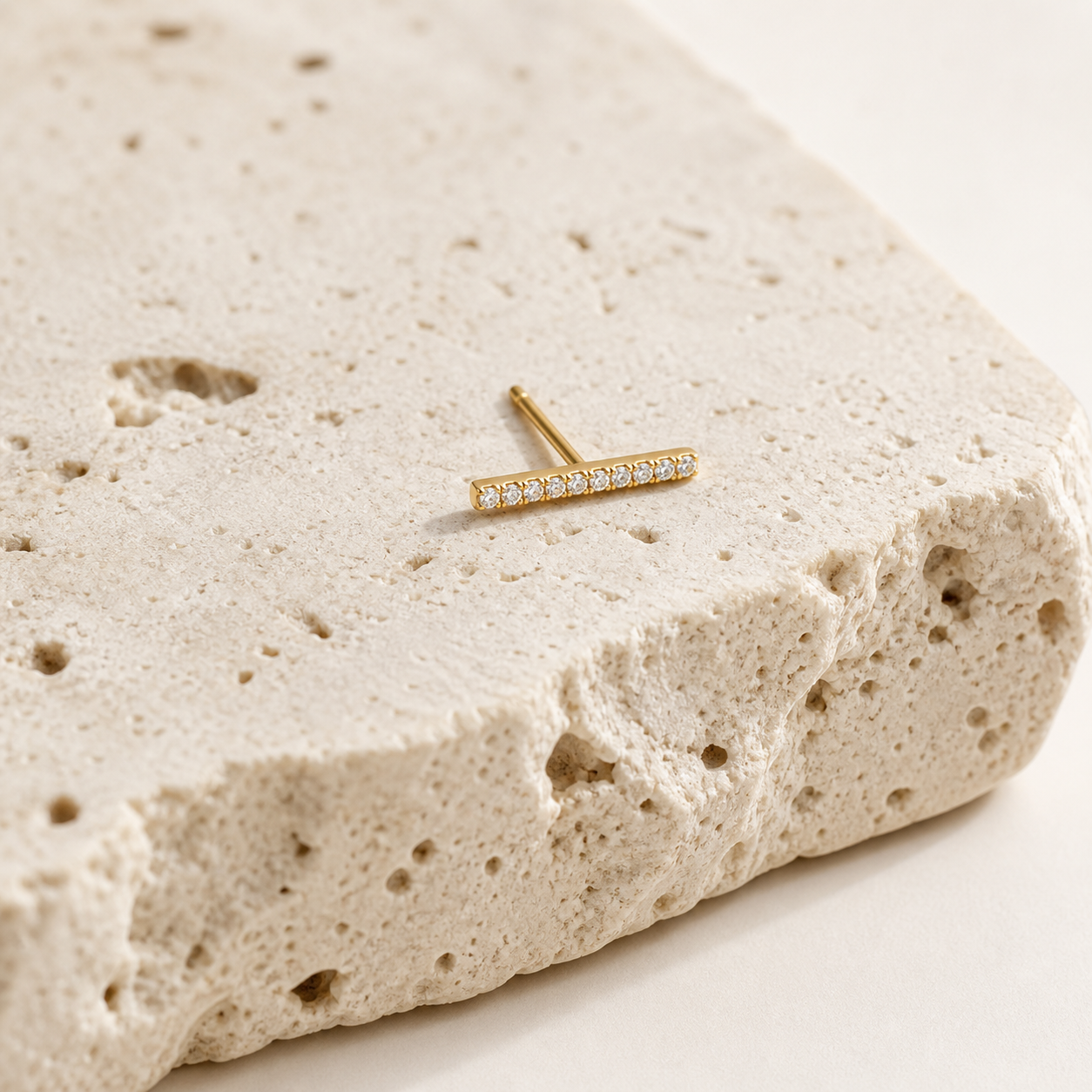 Catania Diamond Bar Stud Earrings stone detail 02 by SURI