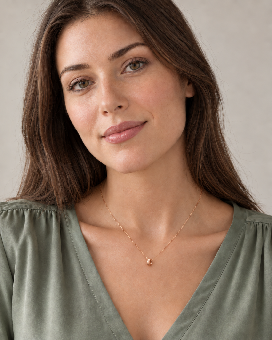 Noemi Oval Pendant Necklace — rose gold model
