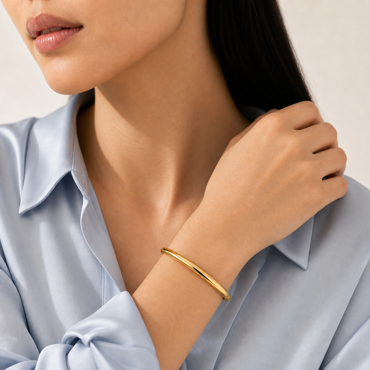 Mara Cuff Bracelet model gold 02 by SURI