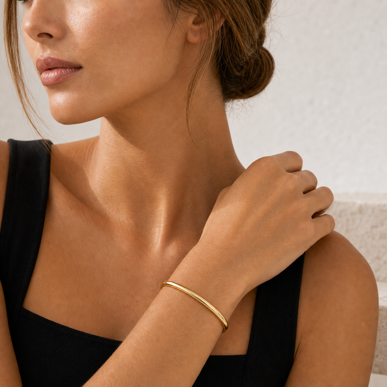 Mara Cuff Bracelet model gold 03 by SURI