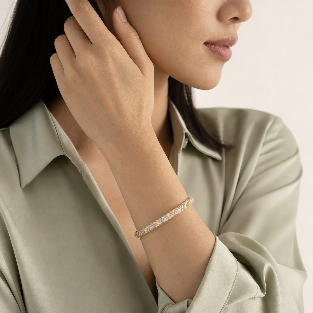 Liria Pave Diamond Bangle model 02 by SURI