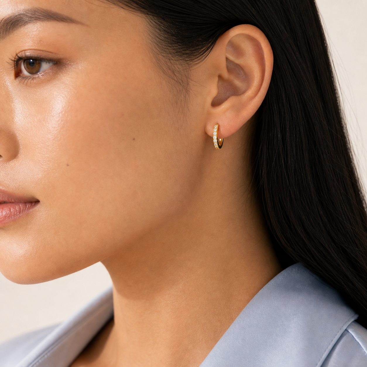 Soraya Sculpted Hoop Earrings model gold 02 by SURI
