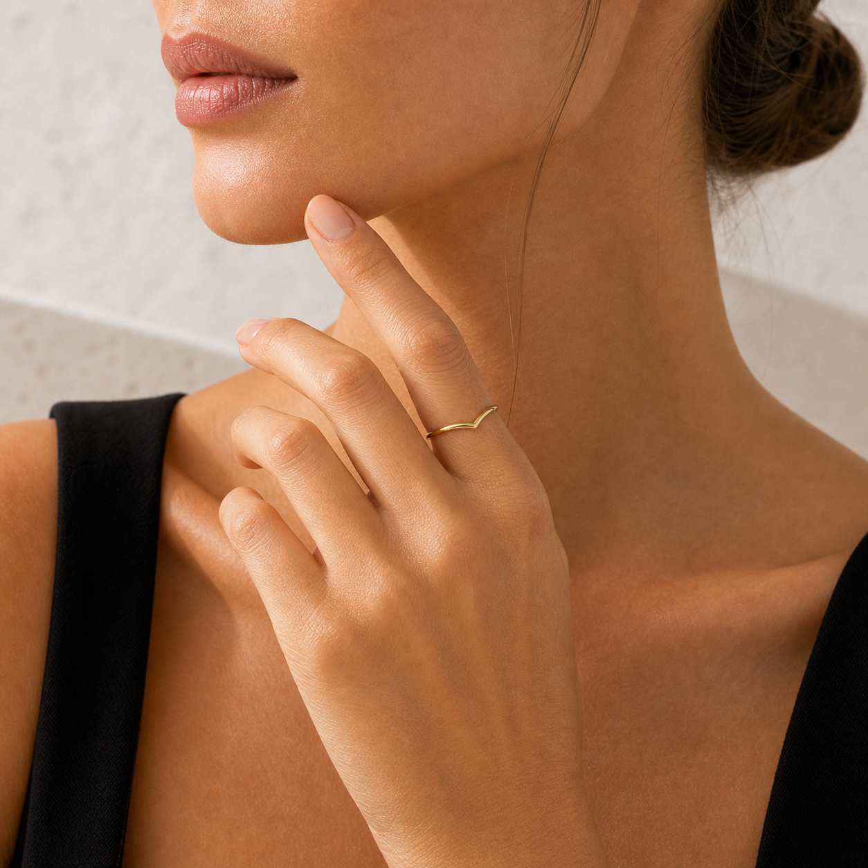 Nora V Ring model gold 03 by SURI